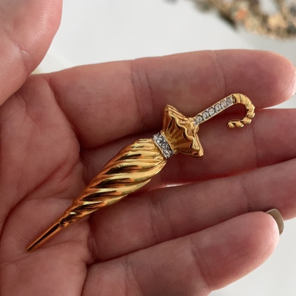 GOLD Tone Umbrella Brooch With Crystals - Picture 7 of 8